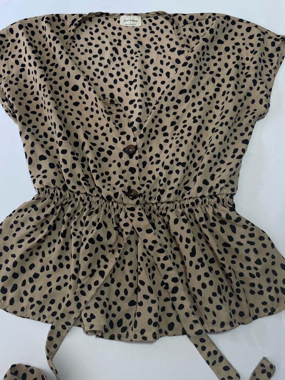 Free Kisses Animal Print Tie Front Ruched Blouse Women’s L Y2K